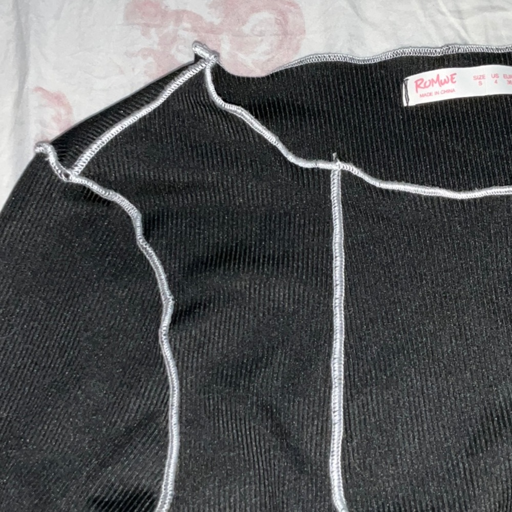 Romwe black crop-top - Picture 3 of 8